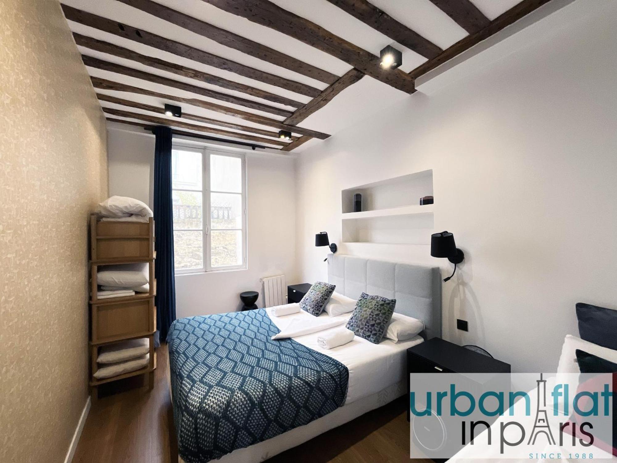 Urban Flat 108 - Classic Parisian 4 Bdr Flat Parijs
