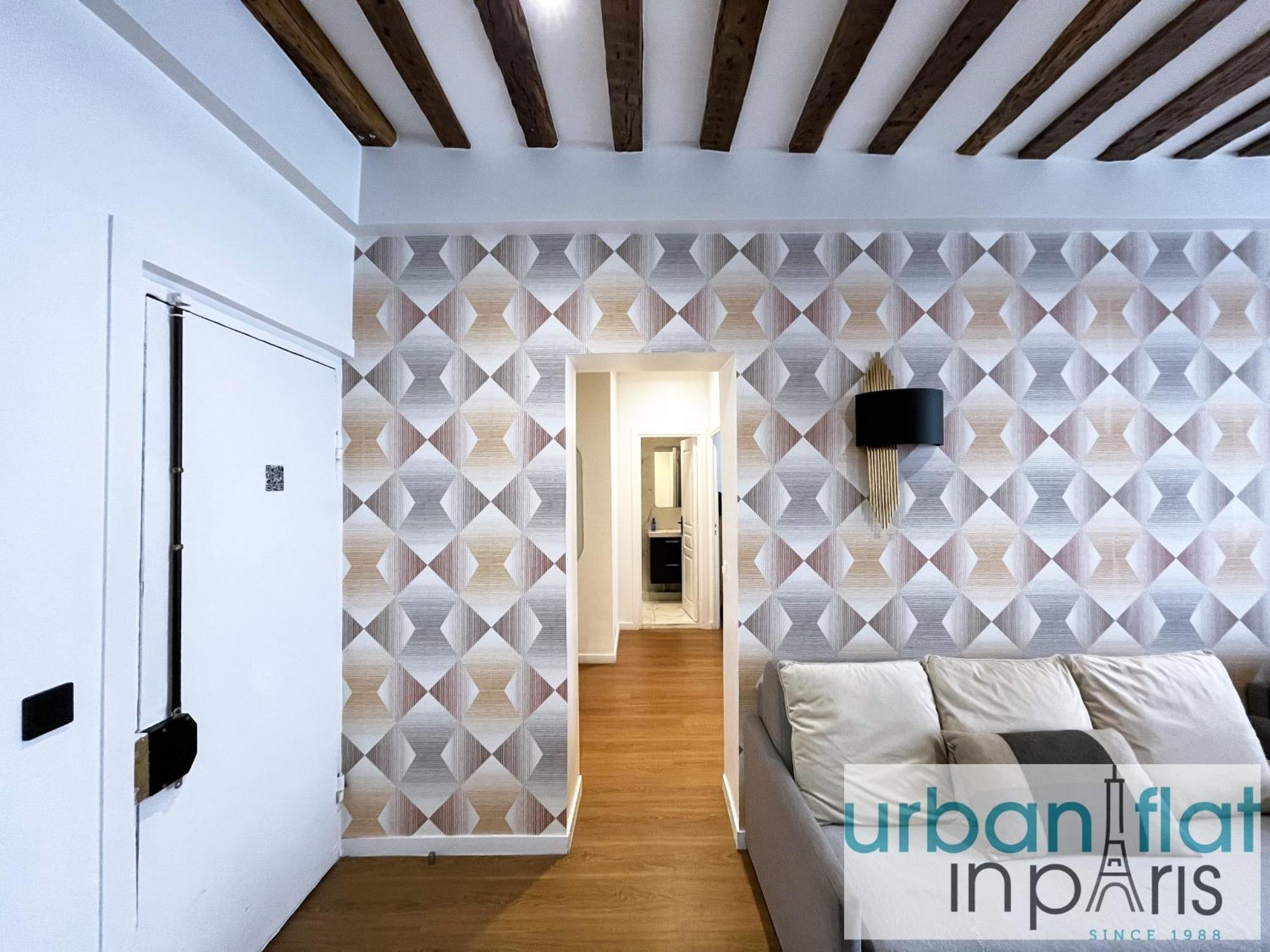 Urban Flat 108 - Classic Parisian 4 Bdr Flat Appartement Parijs